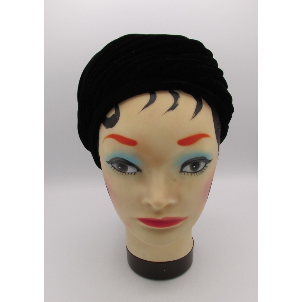 Vintage Darcel Exclusives Pillbox Black Hat Size 6 with Wig Mannequin head